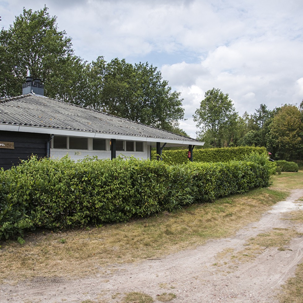 Sanitaire gebouwen hoeve aan den weg
